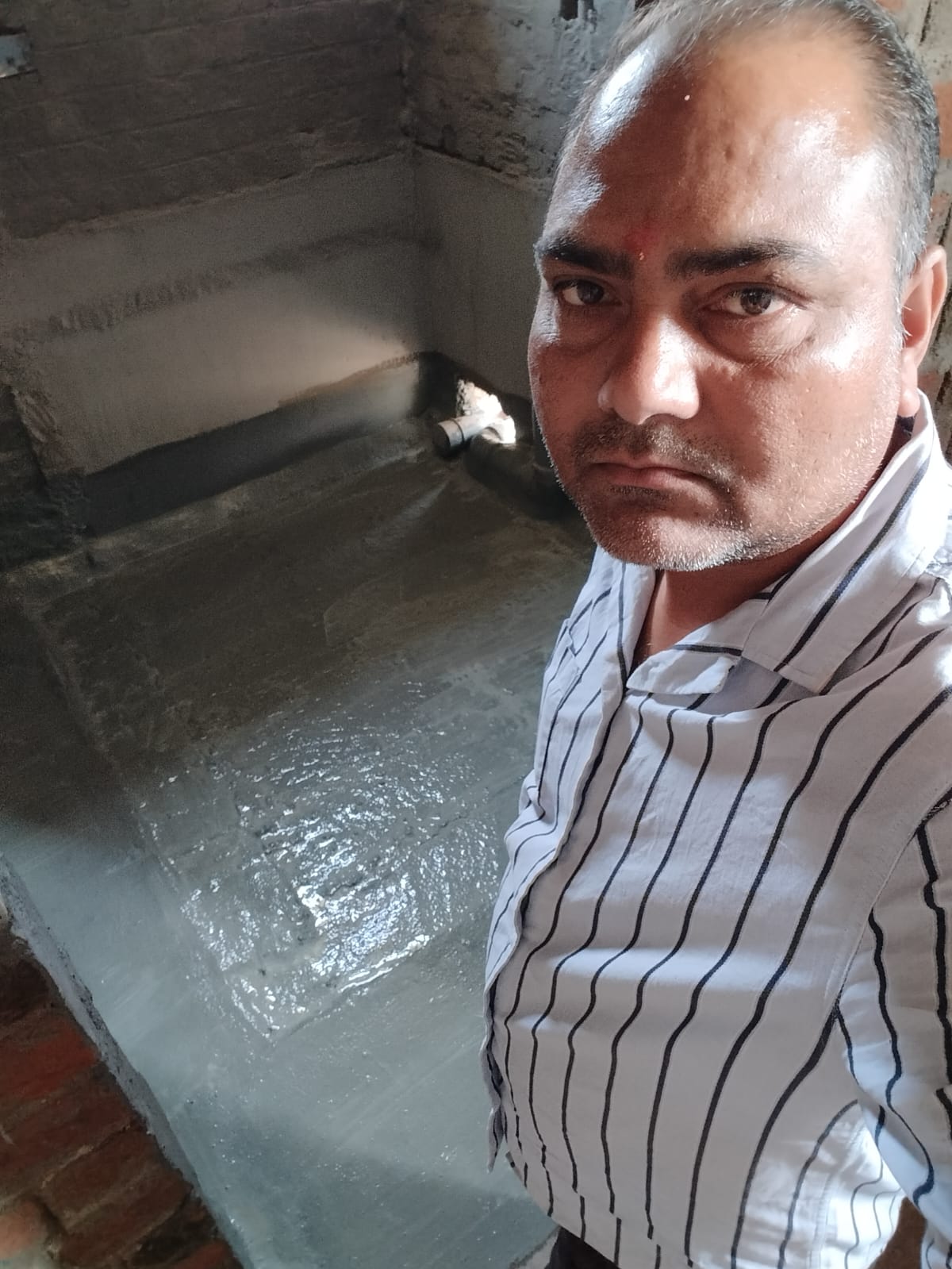 Roshan Thakur — Waterproofing Expert Itarsi MP — पानी की टंकी waterproofing के साथ
